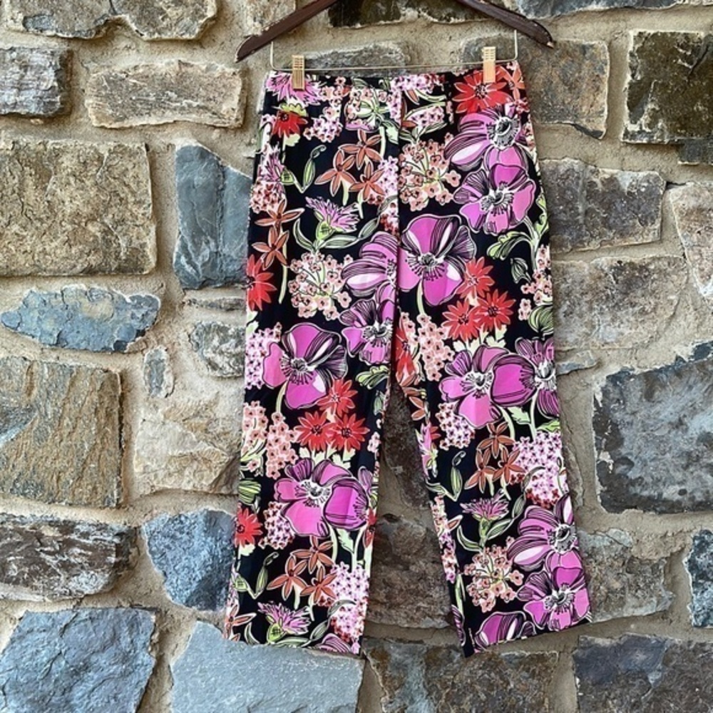 NWOT Lilly Pulitzer white label Black Flower Market cropped Capri’s size 2